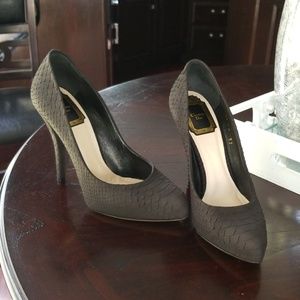 Beautiful Christian Dior black pumps